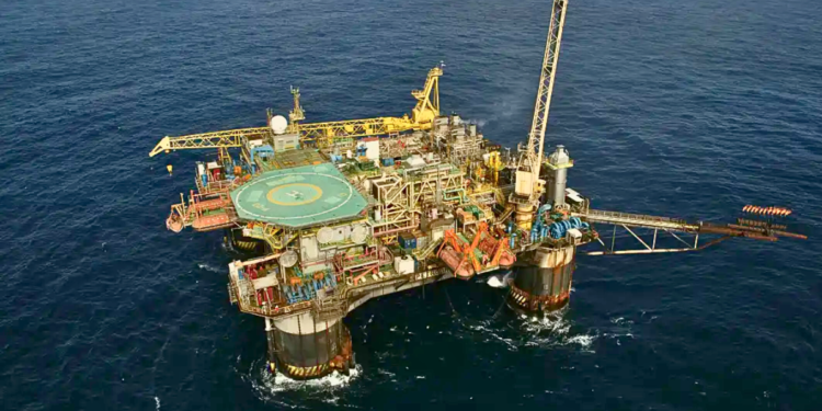 Mesmo tendo reservas gigantescas, Venezuela produz menos petróleo que o Brasil