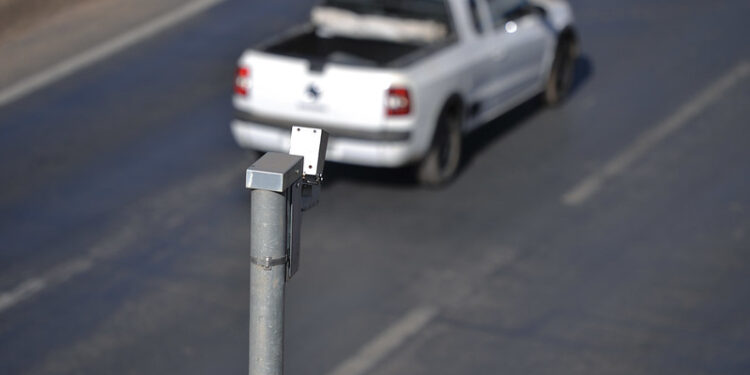 Rodovias brasileiras recebem novos radares de velocidade inteligentes