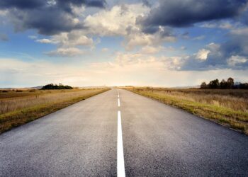 Asfalto mais poderoso dos últimos tempos foi criado com lixo caseiro que muitos tem em casa