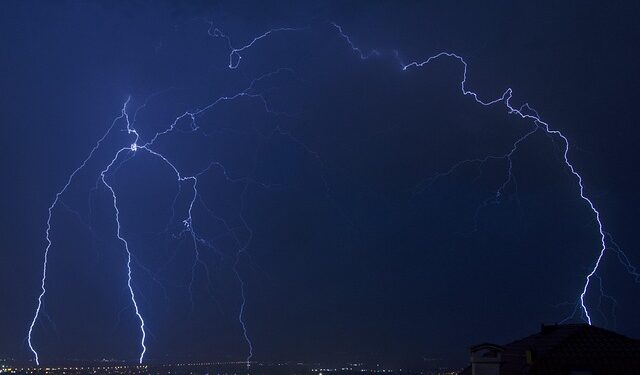 Tempestade forte cancelou mais de 900 voos e 15 estados entraram em emergência neste país