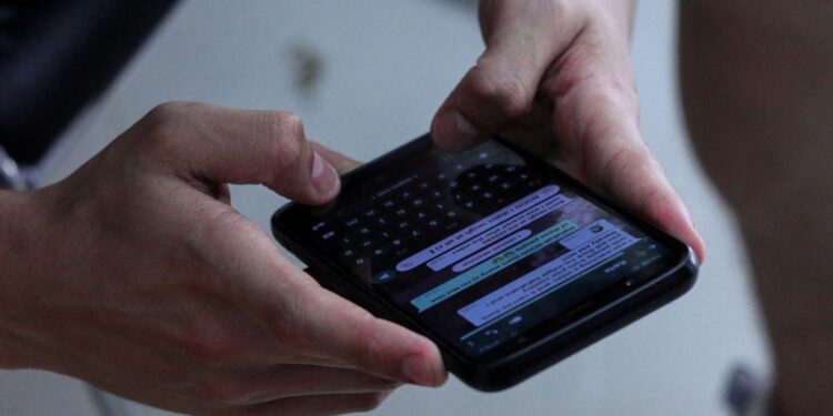 Textão azul que somos acostumados vai dar adeus ao WhatsApp