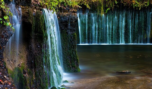 Cachoeira secreta no Brasil tem 80 metros e faz parte de cidade colonial com mais de 200 anos