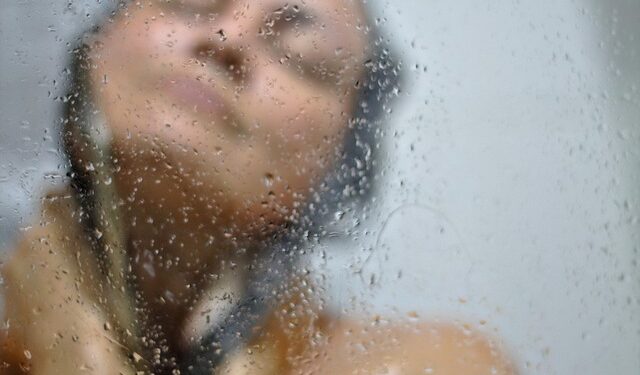 Qual o tempo correto para ficar tomando banho e evitar envelhecimento precoce?