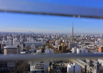 País que faz fronteira com o Brasil tem salário mínimo de luxo e brasileiros já estão se mudando