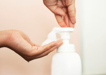 Sabonete que vários brasileiros usam foi oficialmente proibido pela Anvisa