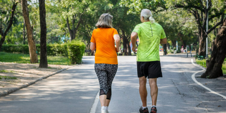 Qual a melhor hora do dia para caminhar nas ruas?