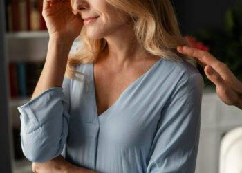 Cientistas descobrem idade em que a tristeza atinge pico global