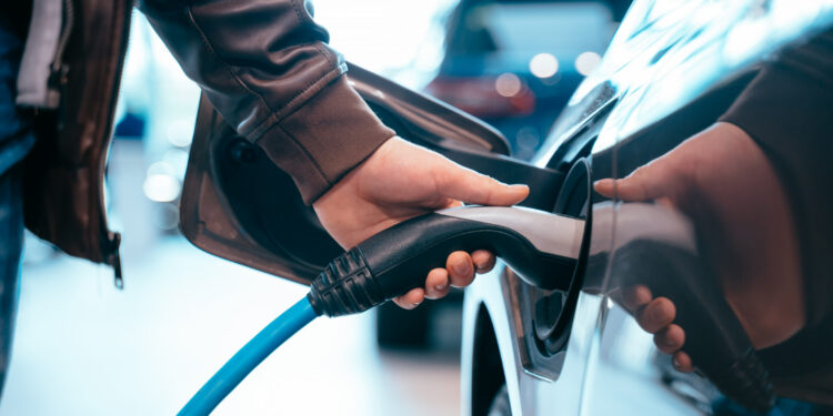 Governo toma decisão que pode mudar a vida de donos de carros elétricos no Brasil