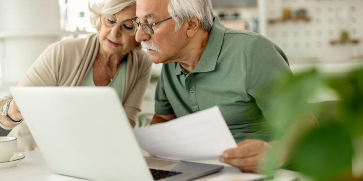 Idosos de 65 anos não precisam pagar conta que muitos brasileiros pagam em 2026