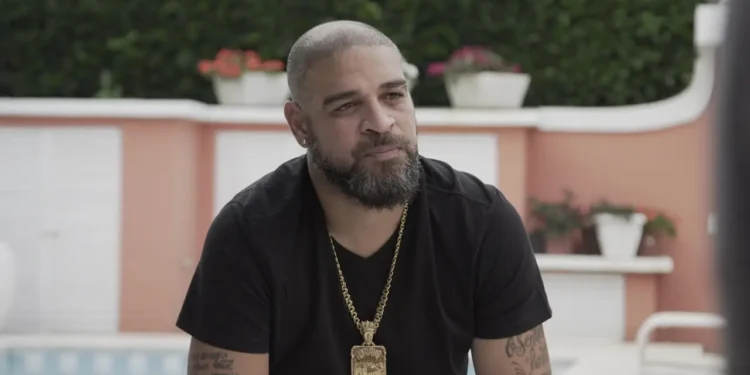 Logo após mãe cair em golpe, Adriano é cobrado por dívida de R$ 230 mil