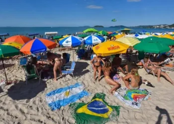 Argentinos abandonam praias brasileiras e encontram novo destino para férias