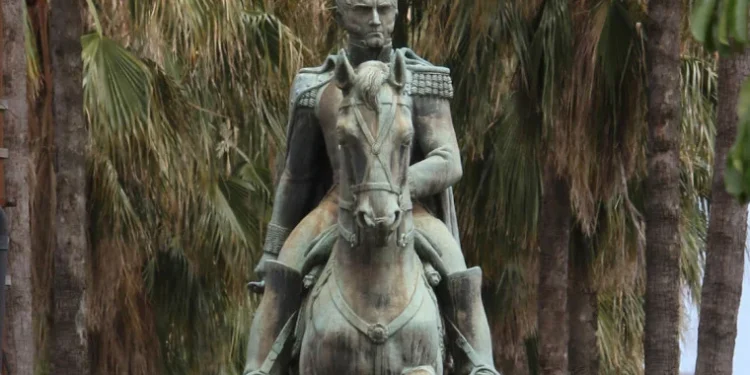Estátua mudou de lugar em Porto Alegre e quase foi erguida em cima de uma ponte
