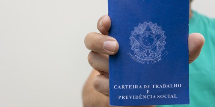 Lei aprovada muda férias dos trabalhadores no Brasil após aprovação na maior cidade do país