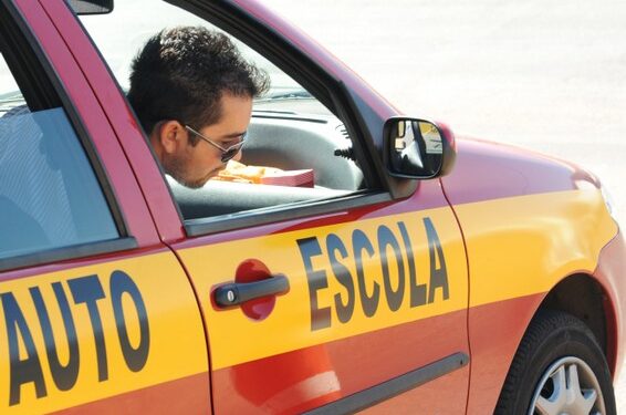 Alunos da autoescola ganham reembolso e podem solicitar nesses casos