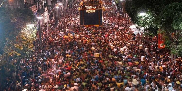 Segurança recebe R$ 500 por dia para trabalhar no Carnaval