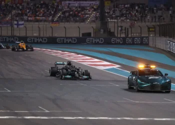 Carro da Fórmula 1 está sendo vendido por R$ 4,2 milhões