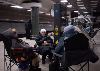 Idosos tremem de frio e quase congelam vivos neste país