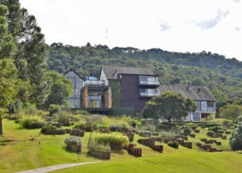 Após comprar jatinho de R$ 538 milhões, empresário coloca hotel à venda por menos da metade do preço