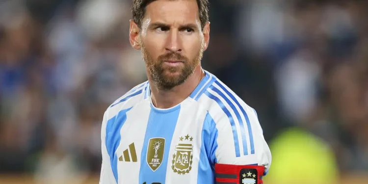 Enquanto Brasil espera Neymar na Copa, Messi está impedido de ser registrado na Argentina