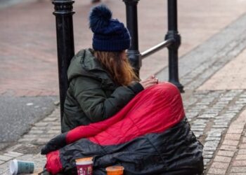 Com PIB de R$ 162 trilhões, nação mais rica do planeta enfrenta crise com 770 mil moradores de rua