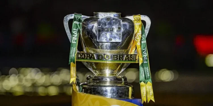 Vasco anuncia contratação de goleiro que foi preso por assassinato e ele vai jogar a Copa do Brasil