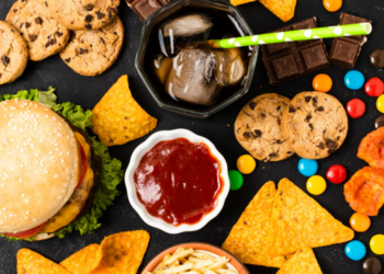 6 alimentos que você precisa evitar se quiser manter sua saúde intestinal em dia