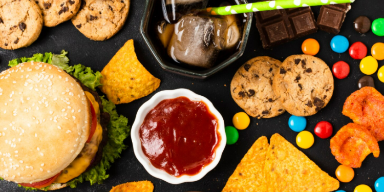 6 alimentos que você precisa evitar se quiser manter sua saúde intestinal em dia