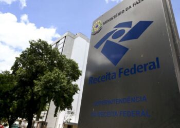 Enquanto salário mínimo é de R$ 1.621, Governo arrecada R$ 325,8 bilhões impostos em janeiro
