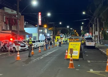 Carros podem ser apreendidos na blitz por falta de pagamento no IPVA?