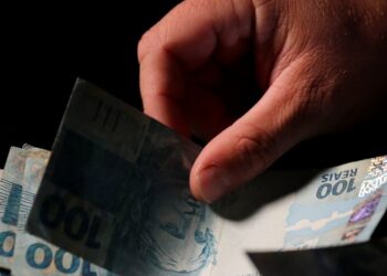 Caixa libera saque de até R$ 1.000 para brasileiros até 05/03