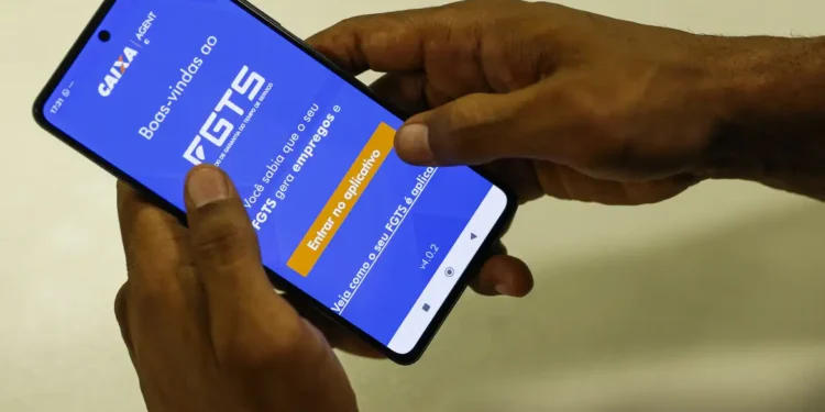 Caixa liberou dinheiro retido e brasileiros já podem sacar