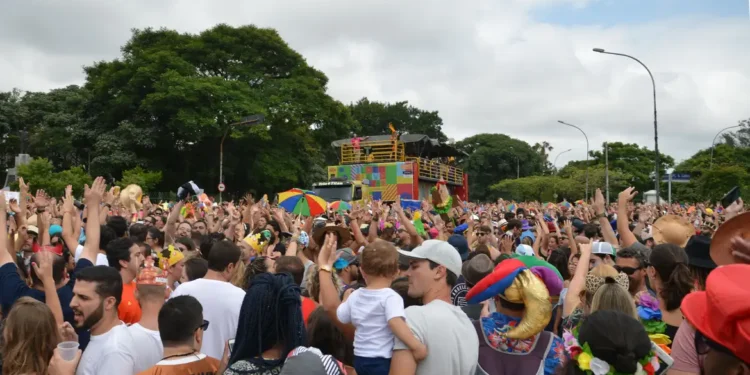 Posso faltar ao trabalho no Carnaval sem ser descontado?