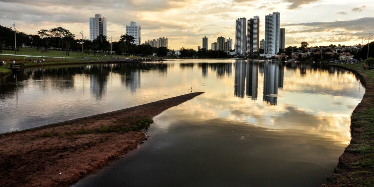Cerca de 1 milhão de brasileiros decidiram levar a vida na Cidade Morena