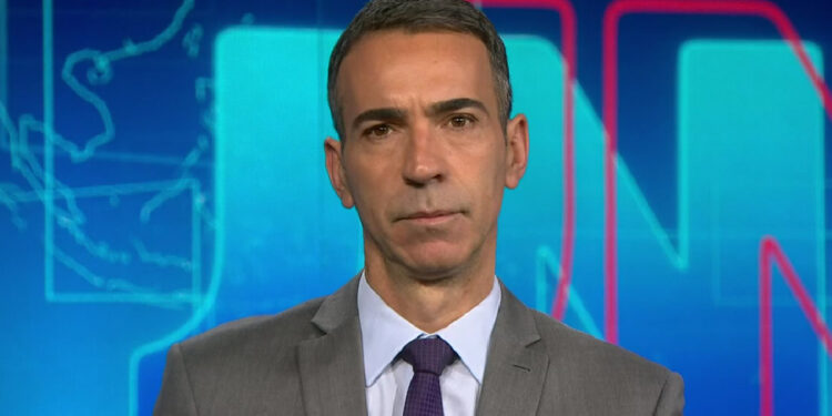 César Tralli já troca de lugar na Globo e deixa o estúdio do Jornal Nacional