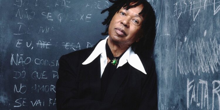 Djavan interrompe sequência de 50 anos de apresentação e fãs são avisados de decisão