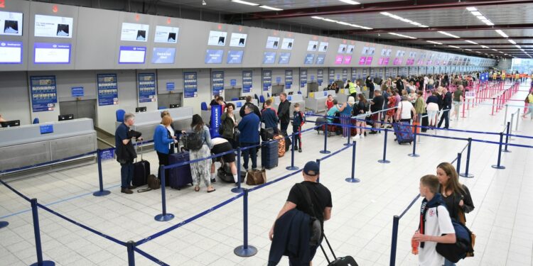 Documento de identificação nos aeroportos mudou e você precisa se atualizar