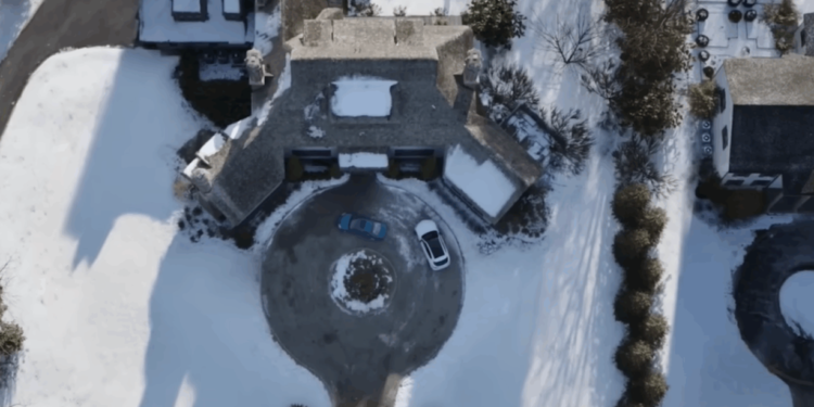 Após quebrar a banca com R$ 1,9 bilhão em vendas, atriz acumula fortuna de R$ 130 milhões e vai viver no mato