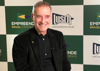 Enquanto dono da Havan anda de carro antigo dos anos 70, Eike Batista coleciona Mclaren