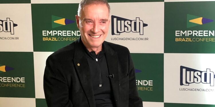 Enquanto dono da Havan anda de carro antigo dos anos 70, Eike Batista coleciona Mclaren