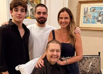 Faustão aparece depois de muito tempo e expressão do apresentador surpreende