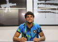 Goleiro Bruno assina contrato profissional com o Botafogo