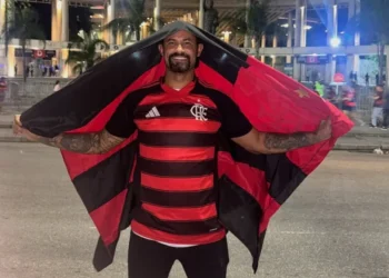 Goleiro Bruno está de volta e veste a camisa do Flamengo novamente
