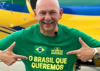 Enquanto Eike Batista faliu com petróleo, dono da Havan encontrou outro ramo para enriquecer