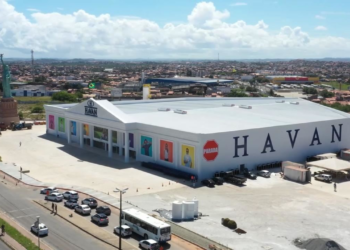 Enquanto Magazine Luiza paga salário-base, dono da Havan distribuiu R$ 90 milhões aos funcionários