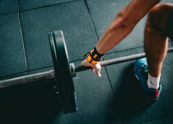 Vídeo: homem que era tetraplégico e voltou a andar já está fazendo academia