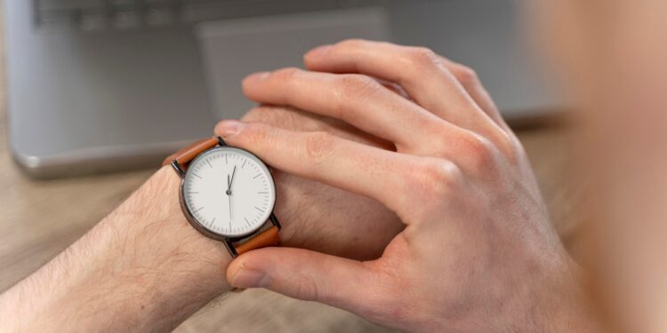 Horário de verão vai começar nas próximas semanas e relógios já podem ser programados neste país