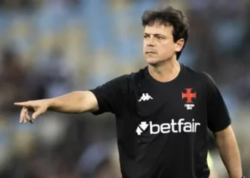 Logo após insultar jogador, Fernando Diniz é demitido do Vasco