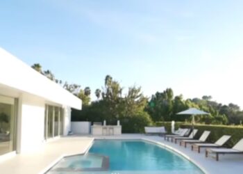 Mansão gigante cobra aluguel de R$ 530 mil por mês e já foi ocupada por cantor famoso