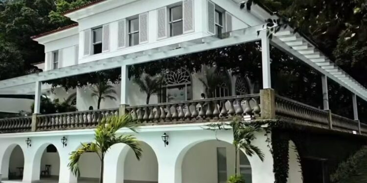 Mansão antiga do Rio de Janeiro tem aluguel de R$ 80 mil e vai hospedar apresentadora famosa
