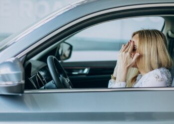 Mulher entra em carro errado por engano e só percebe equívoco após 60 km
